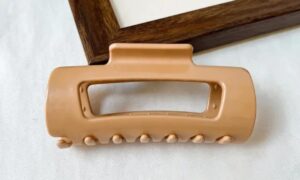 Large Flexible Claw Clip - Beige