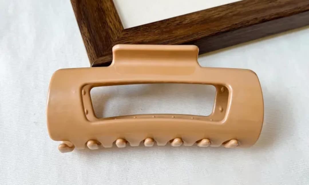 Large Flexible Claw Clip - Beige