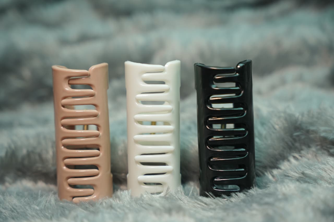 Large Flexible Claw Clip - Black - Image 10