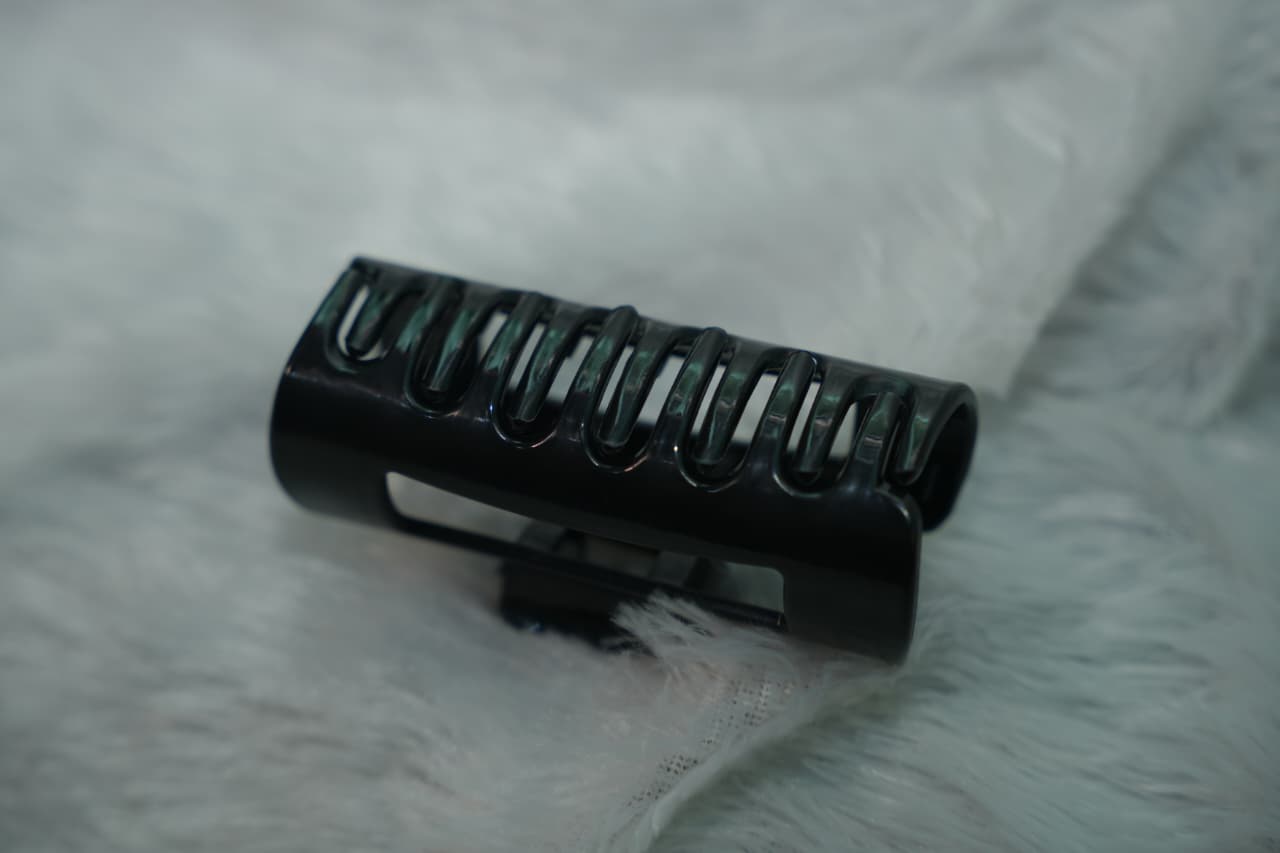 Large Flexible Claw Clip - Black - Image 7