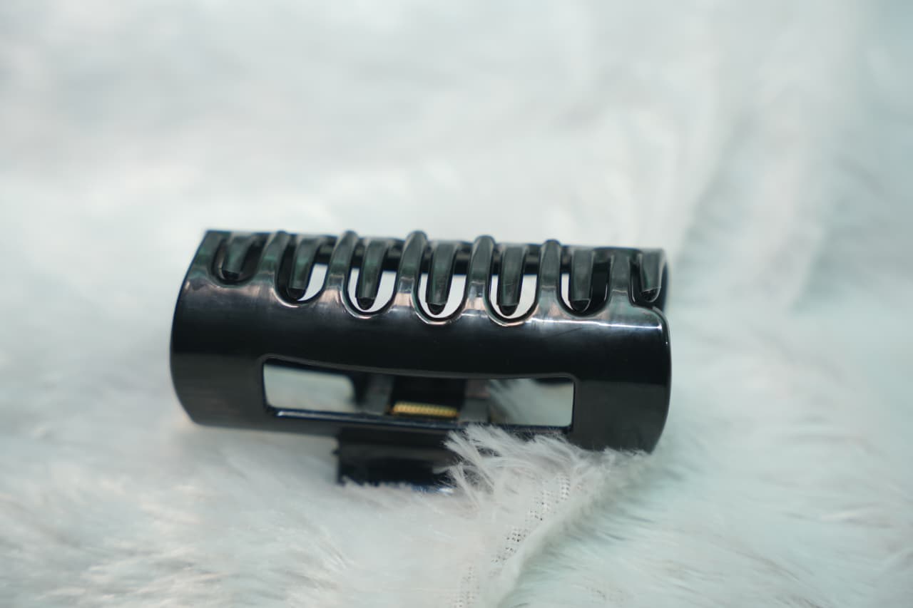 Large Flexible Claw Clip - Black - Image 6