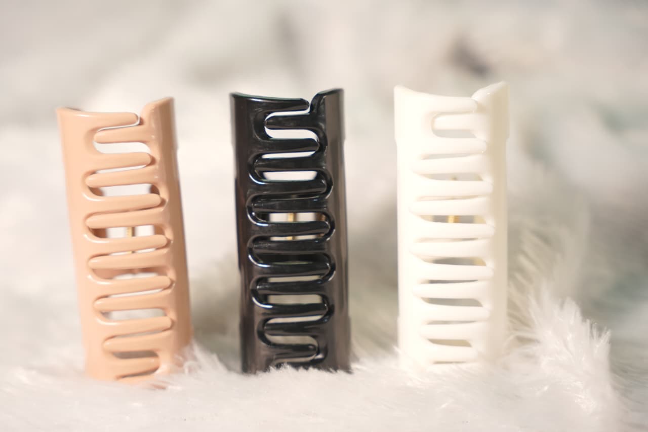 Large Flexible Claw Clip - Black - Image 5